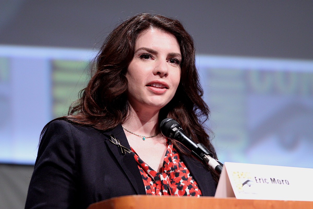 What Is Stephenie Meyer's Net Worth? Her Amazing Career Purple